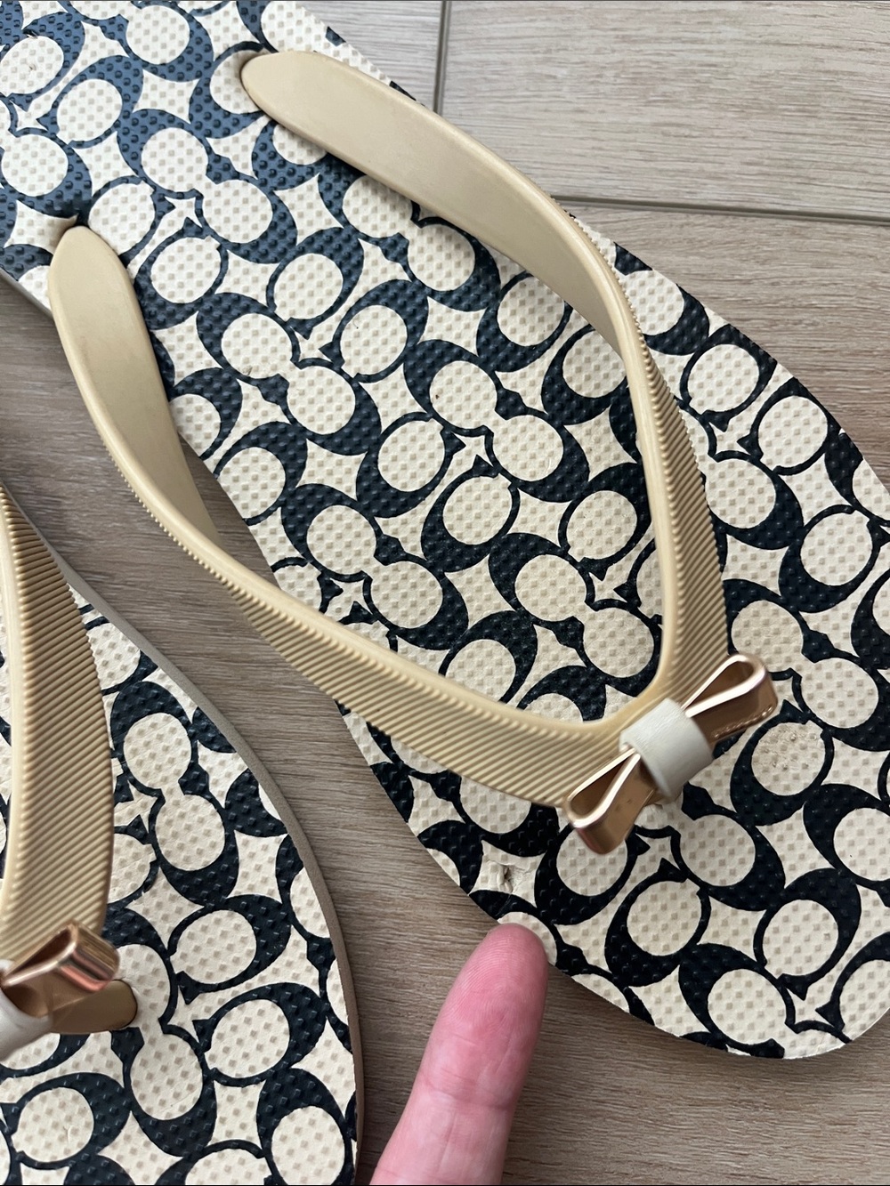 Coach Amel Signature C Flip Flops - Picture 8 of 8